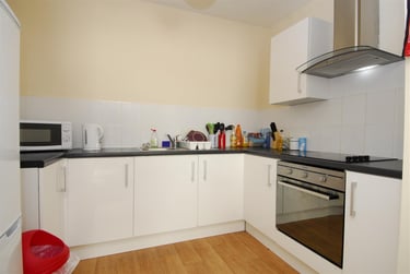 2 bed flat, 9 Seaton Avenue, Mutley, Plymouth, PL46QJ - Image 2